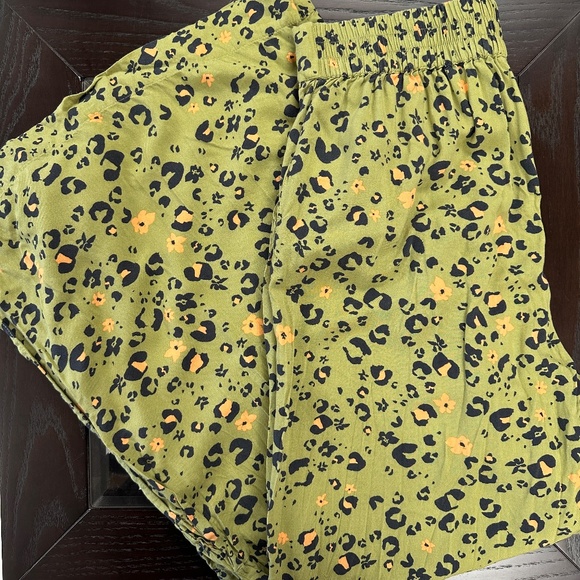**JESSICA SIMPSON* Green Animal Print Flowy Pants Size Large - Picture 1 of 8